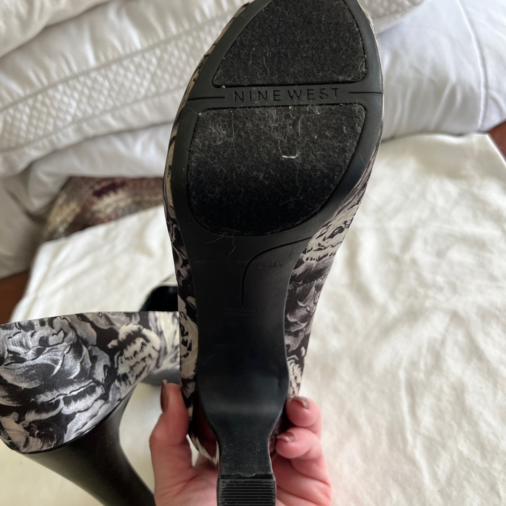 Nine West Black Multi Color Floral Platform Heels… - image 5